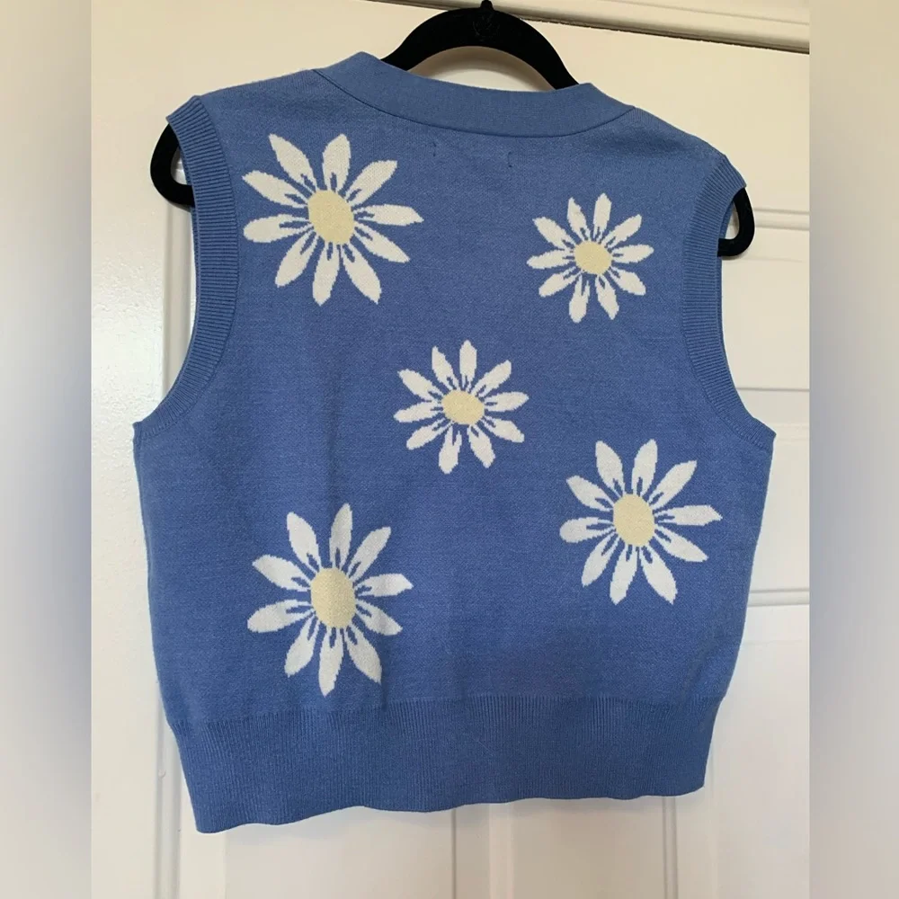 MM By My Michelle Women's Retro Daisy Printed Sweater Vest 🌴